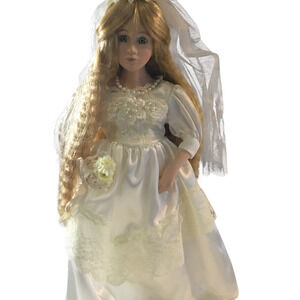 THE HERITAGE SIGNATURE COLLECTION Porcelain Bride Doll Veronica Wedding Day WDGV